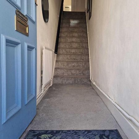 Вилла 46A Broughton Road Fulham Лондон Экстерьер фото