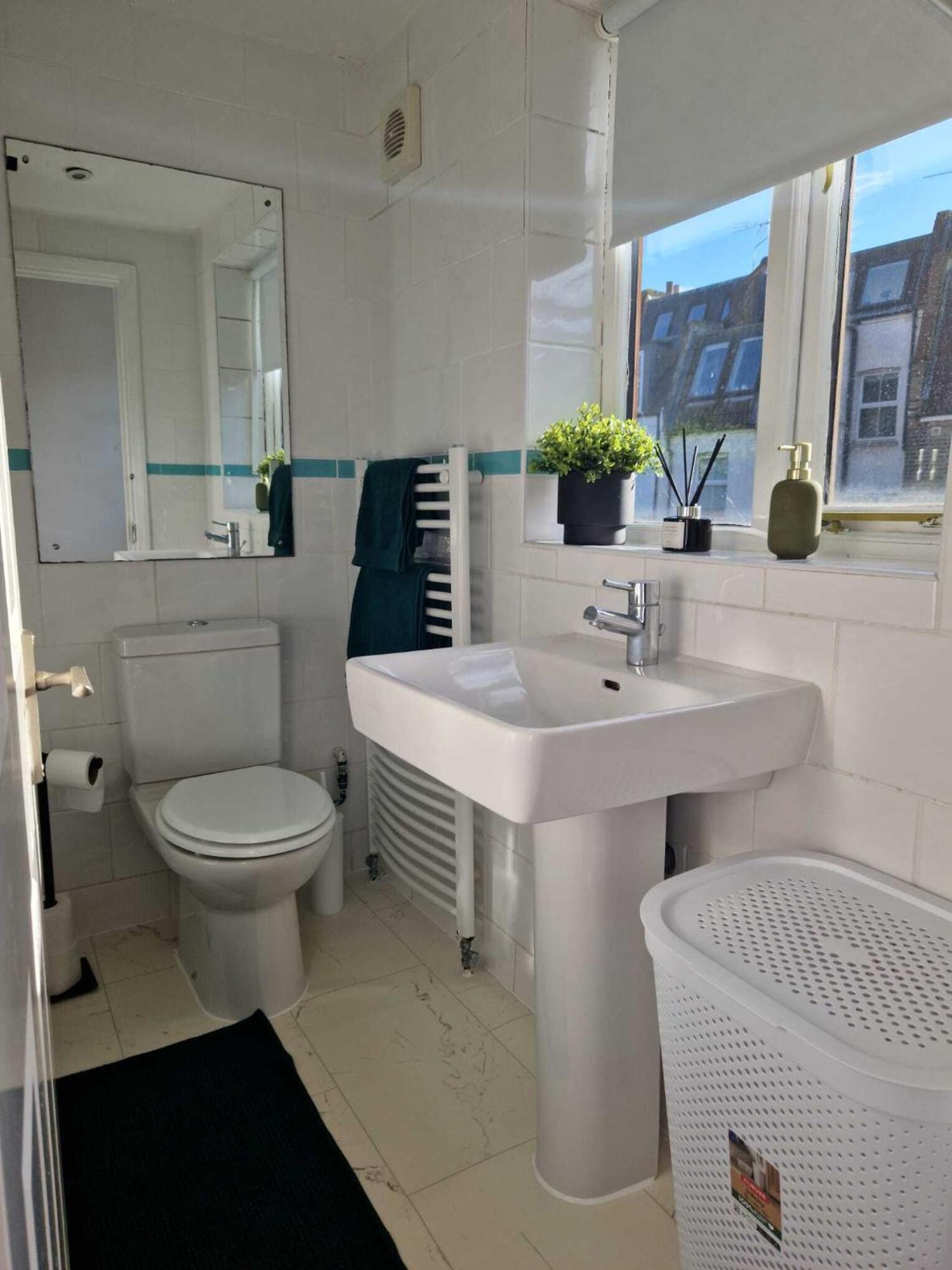 Вилла 46A Broughton Road Fulham Лондон Экстерьер фото