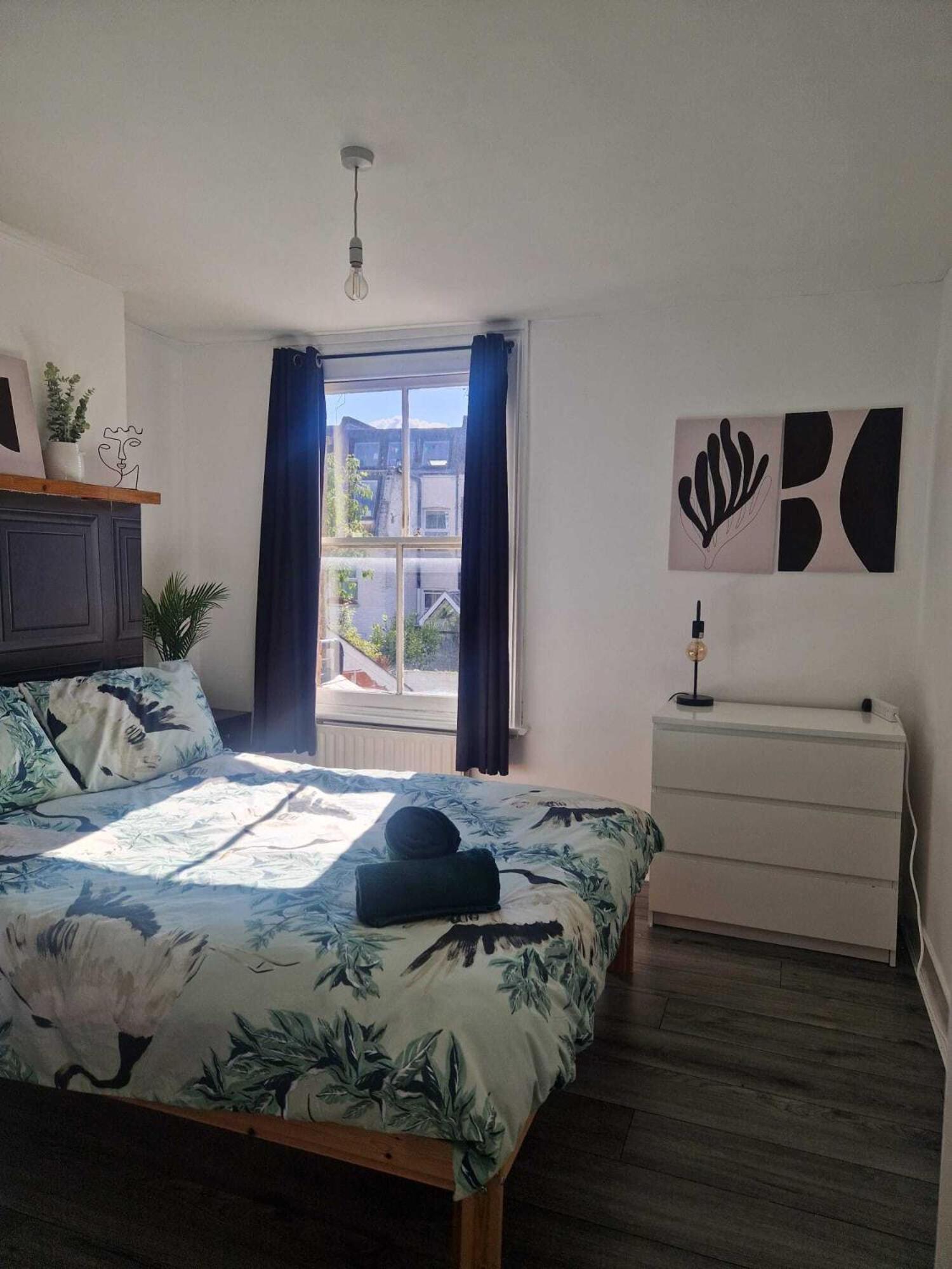 Вилла 46A Broughton Road Fulham Лондон Экстерьер фото